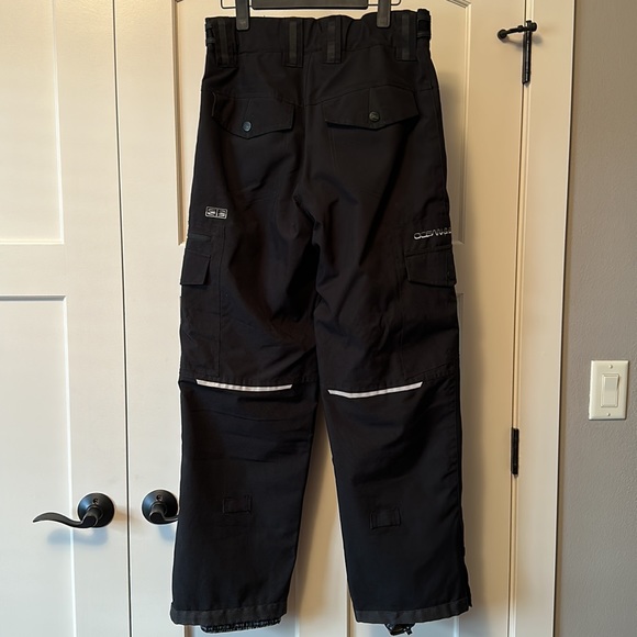 Black Snowboard pants by Ocean and Earth - Picture 3 of 9